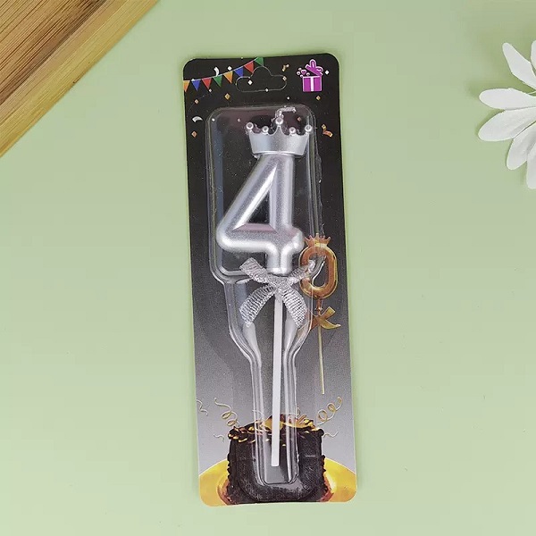 Cumpara  Totul pentru party - Lumanare argintie cifra 4 – 59..