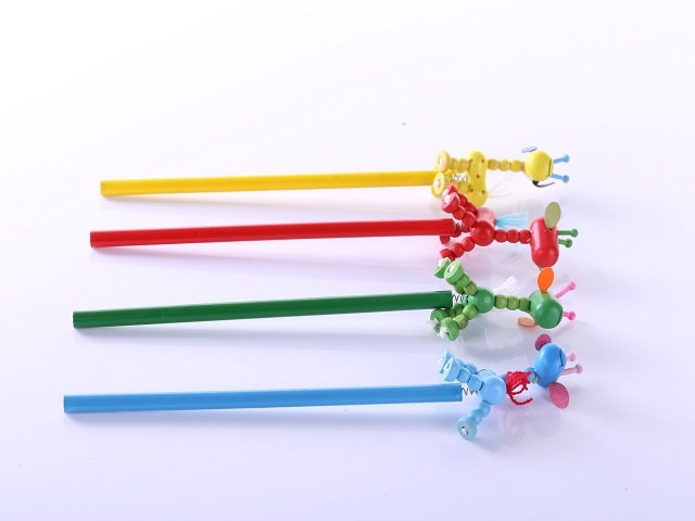 Cumpara  Accesorii de desen - Creion cu figurina din lemn 29..
