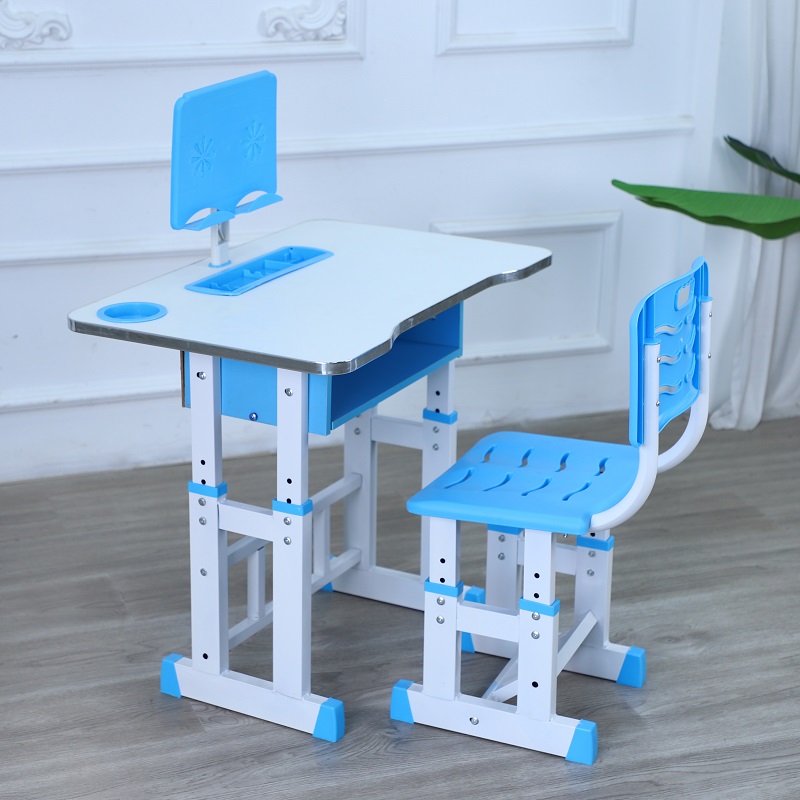 Стол со стулом (бракованный)