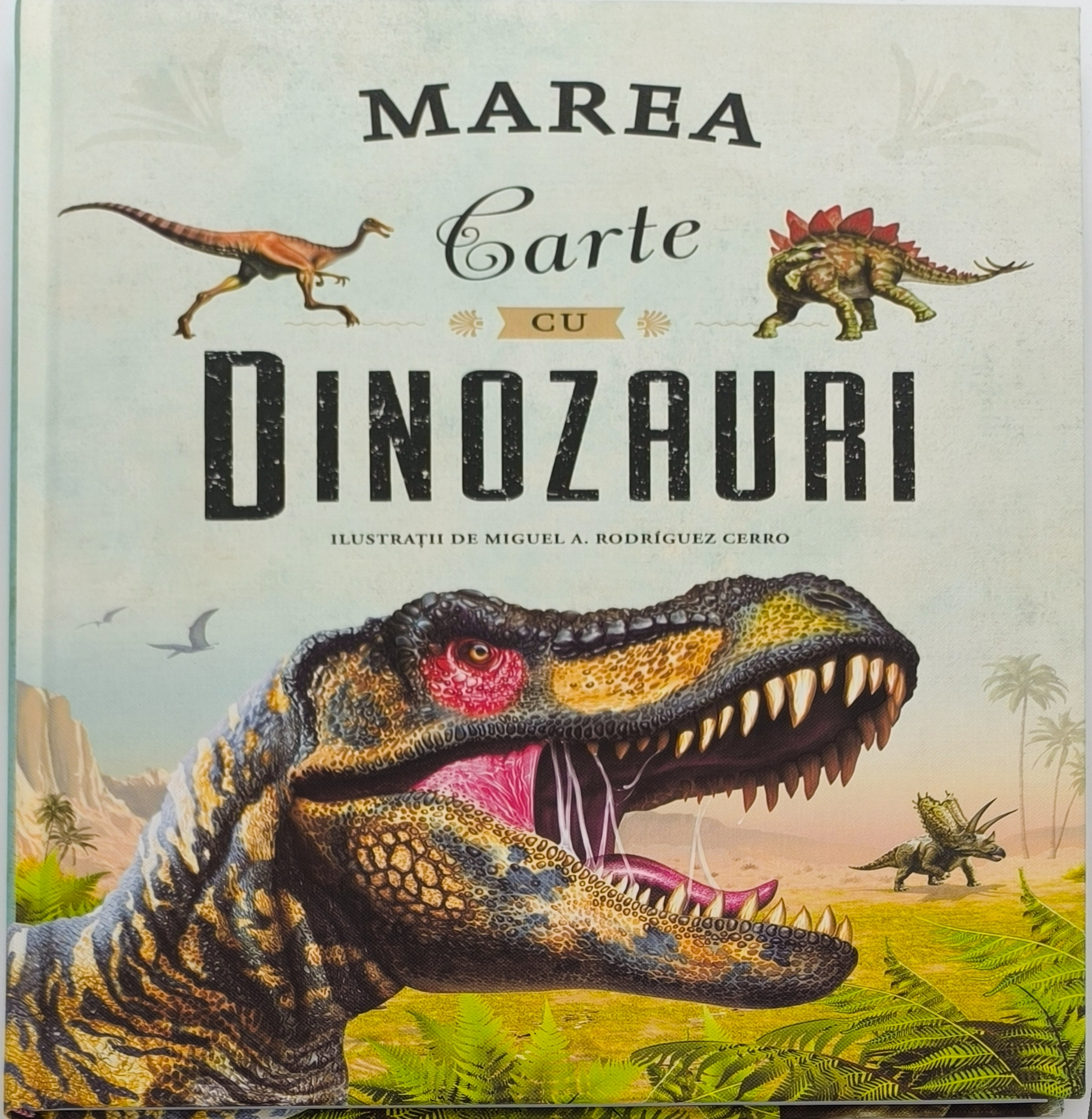 MAREA CARTE CU DINOZAURI