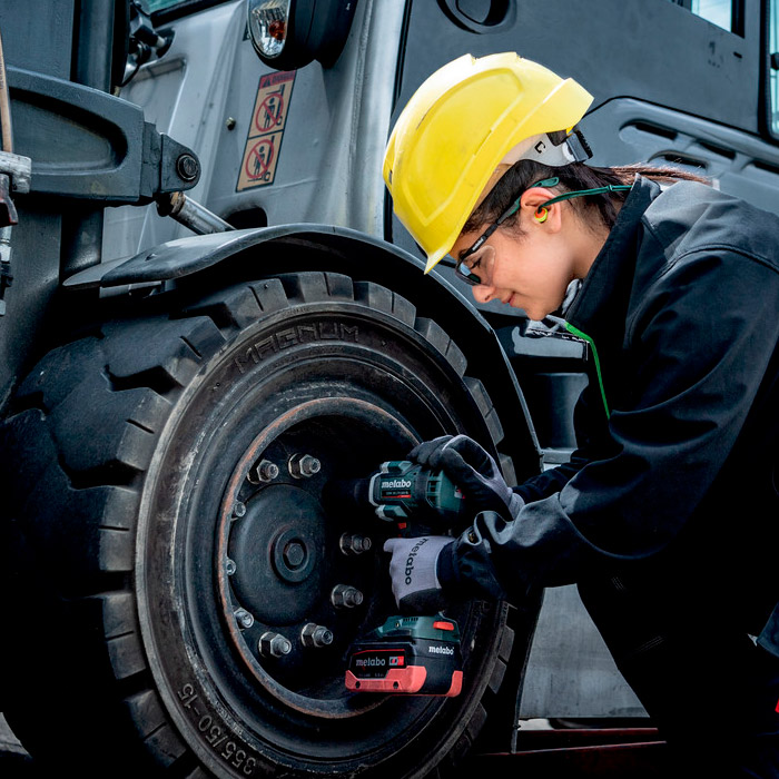 Mașină de înșurubat cu impact pe acumulator Metabo SSW 18 LTX 1450 BL