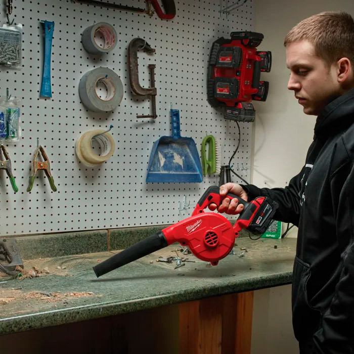 Suflantă de aer cu acumulator Milwaukee M18 BBL-0
