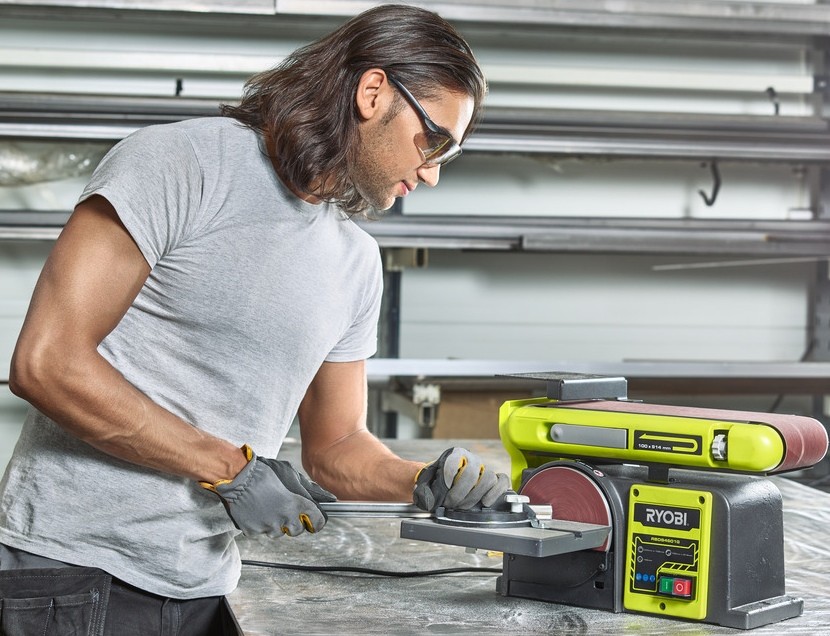 Mașina de șlefuit Ryobi RBDS4601G