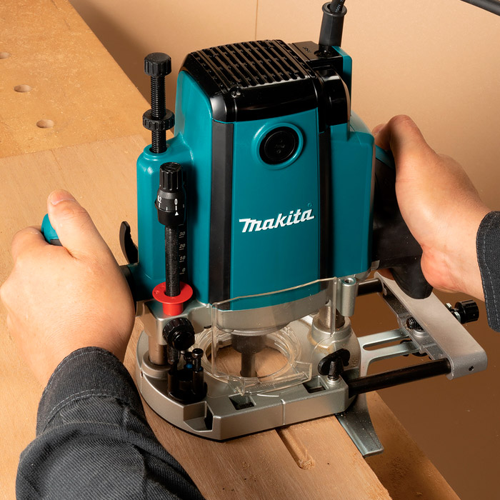 Mașină de frezat verticală Makita RP1803FX07