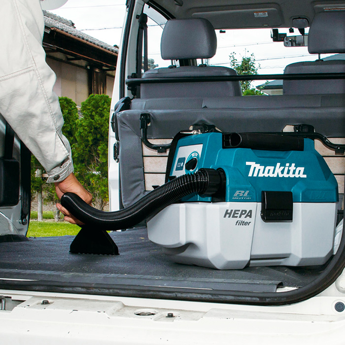 Портативный аккумуляторный пылесос Makita DVC750L