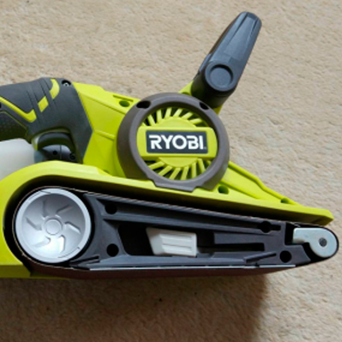 Masina de slefuit cu banda Ryobi EBS800V
