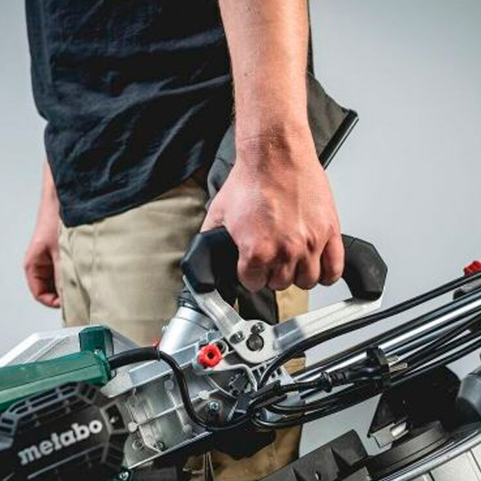 Fierastrau de debitat si sanfrenat Metabo KGS 216 M