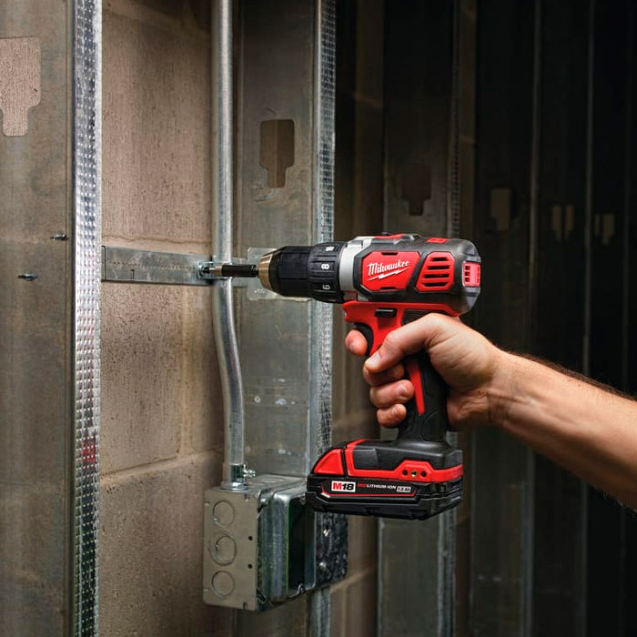 Masina de gaurit si insurubat cu acumultator Milwaukee M18BDD-0