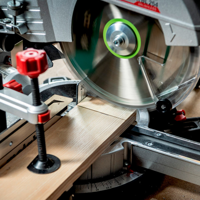Аккумуляторная торцовочная пила Metabo KGS18LTXBL254