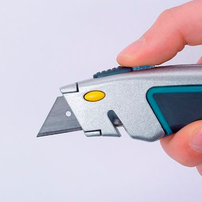 Cutter cu lama trapezoidala 