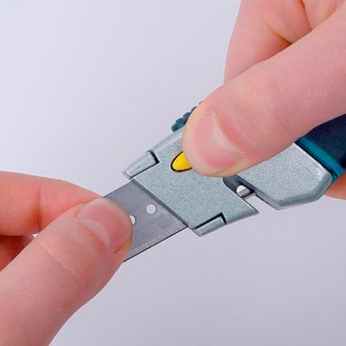 Cutter cu lama trapezoidala 