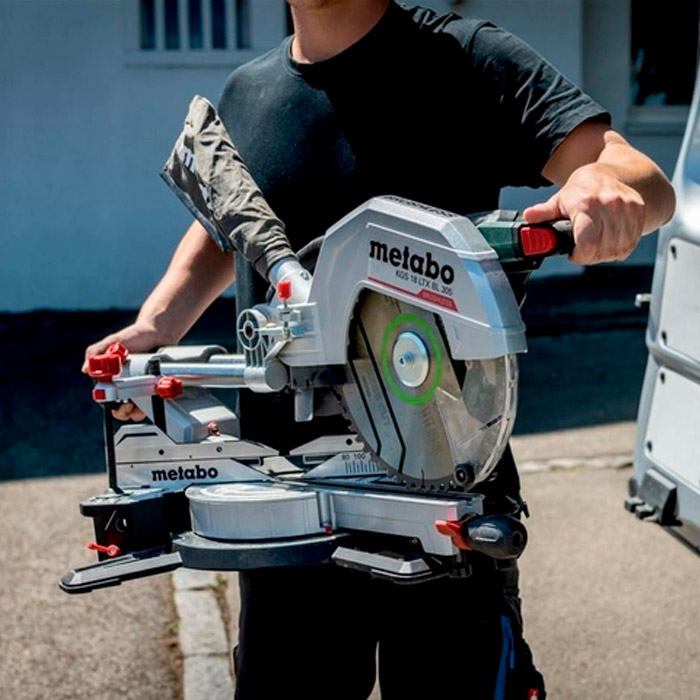 Аккумуляторная торцовочная пила Metabo KGS18LTXBL305