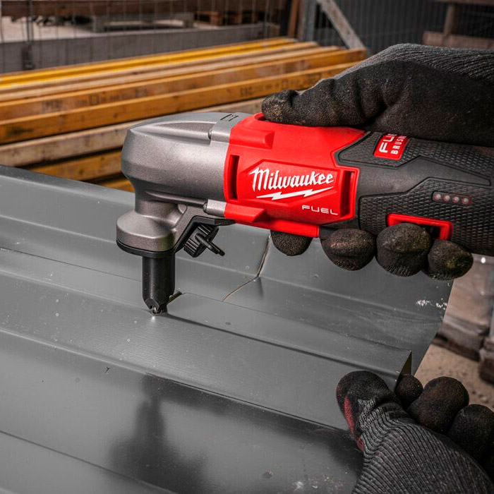 Masina de taiat tabla pe acumulator Milwaukee M12FNB16-0