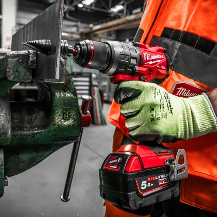 Masina de gaurit si insurubat cu impact pe acumulatori Milwaukee M18 FPD3-402C