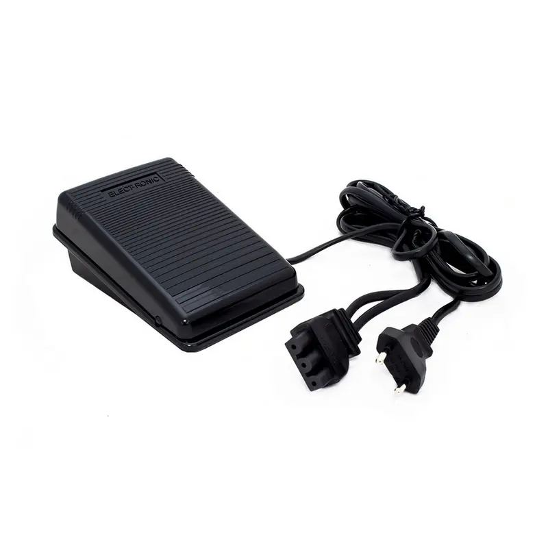 Mașină de cusut Singer Studio 15, Alb