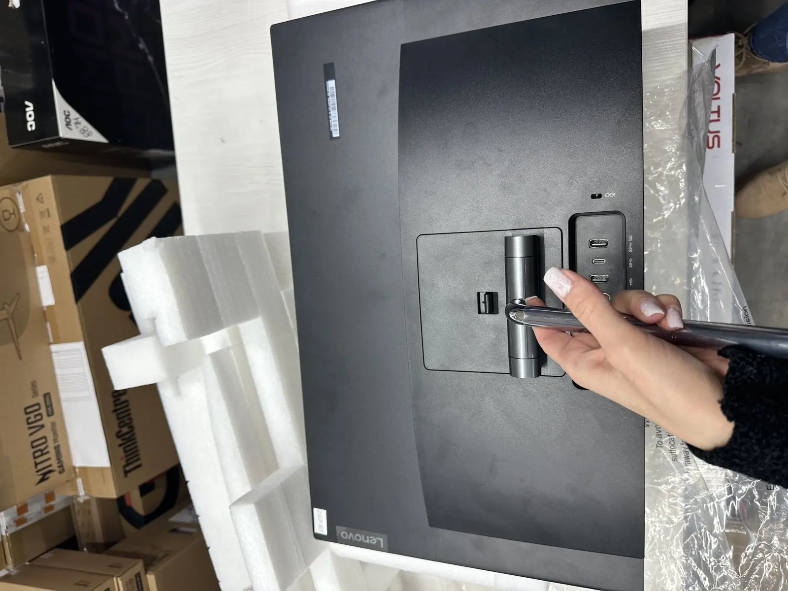 Computer All-in-One Lenovo V50a 24IMB, 23,8", Intel Core i3-10100T, 8GB/256GB, Fără SO, Negru