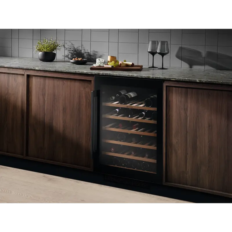 Raft de vin Electrolux EWUS052B5B, Negru