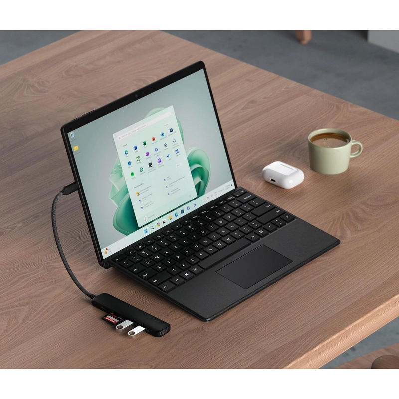 Stație Docking Satechi Slim multiport 6-in-1 USB-C Negru
10 Gbps | USB Type-C