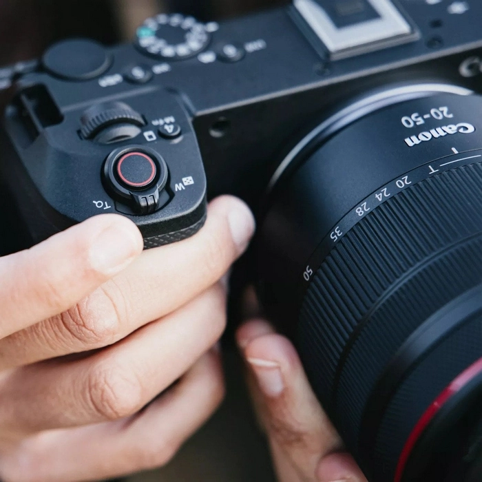 Aparat Foto Mirrorless Canon EOS R6 V Body
CMOS (35.9 x 23.9 mm) | Dual Pixel CMOS AF