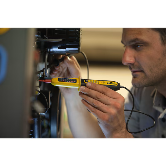 Вольтметр цифровой FMHT82566-0