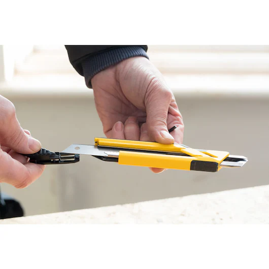 Cuțit cu lamă segmentat 18mm STHT10266-0 Stanley