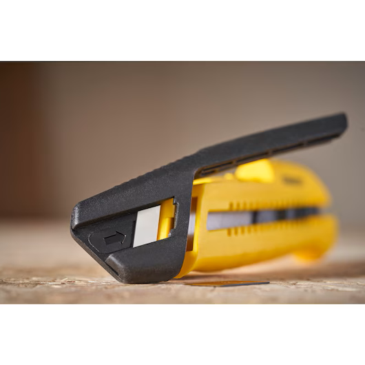 Cuțit cu lamă segmentată 18mm STHT10489-0 Stanley