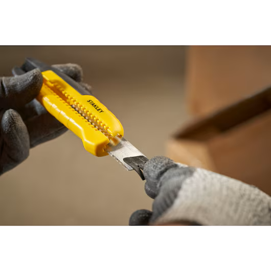 Cuțit cu lamă segmentată 18mm STHT10489-0 Stanley
