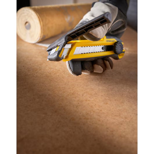 Cuțit cu lamă segmentată 18mm Stanley STHT10500-0