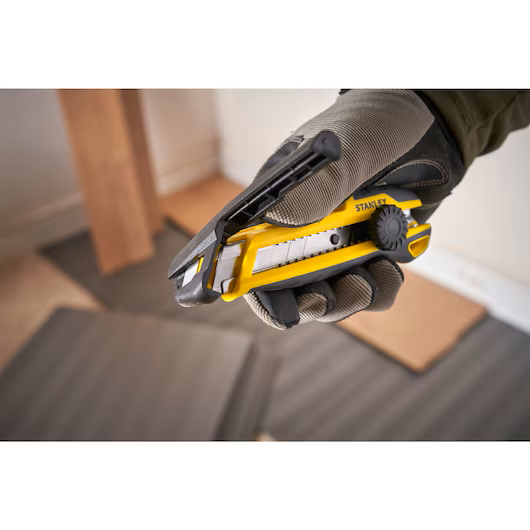 Cuțit cu lamă segmentată 18mm Stanley STHT10500-0
