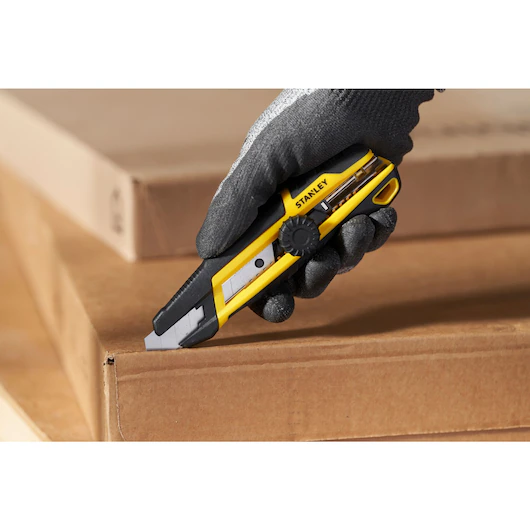 Cuțit cu lamă segmentată 18mm Stanley STHT10500-0
