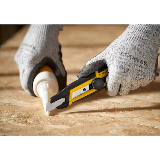 Cuțit cu lamă segmentată 18mm Stanley STHT10500-0