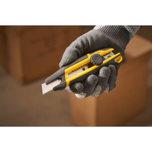 Cuțit cu lamă segmentată 18mm Stanley STHT10500-0