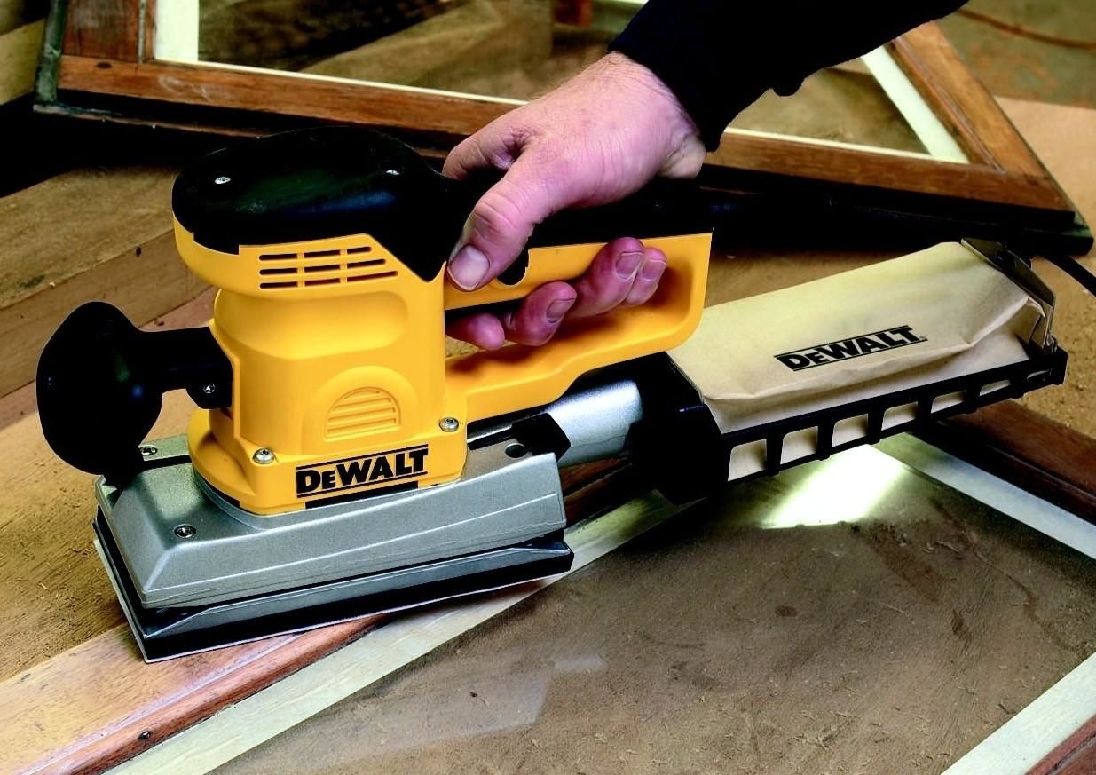 Mașină de șlefuit cu vibrații DeWALT D26422