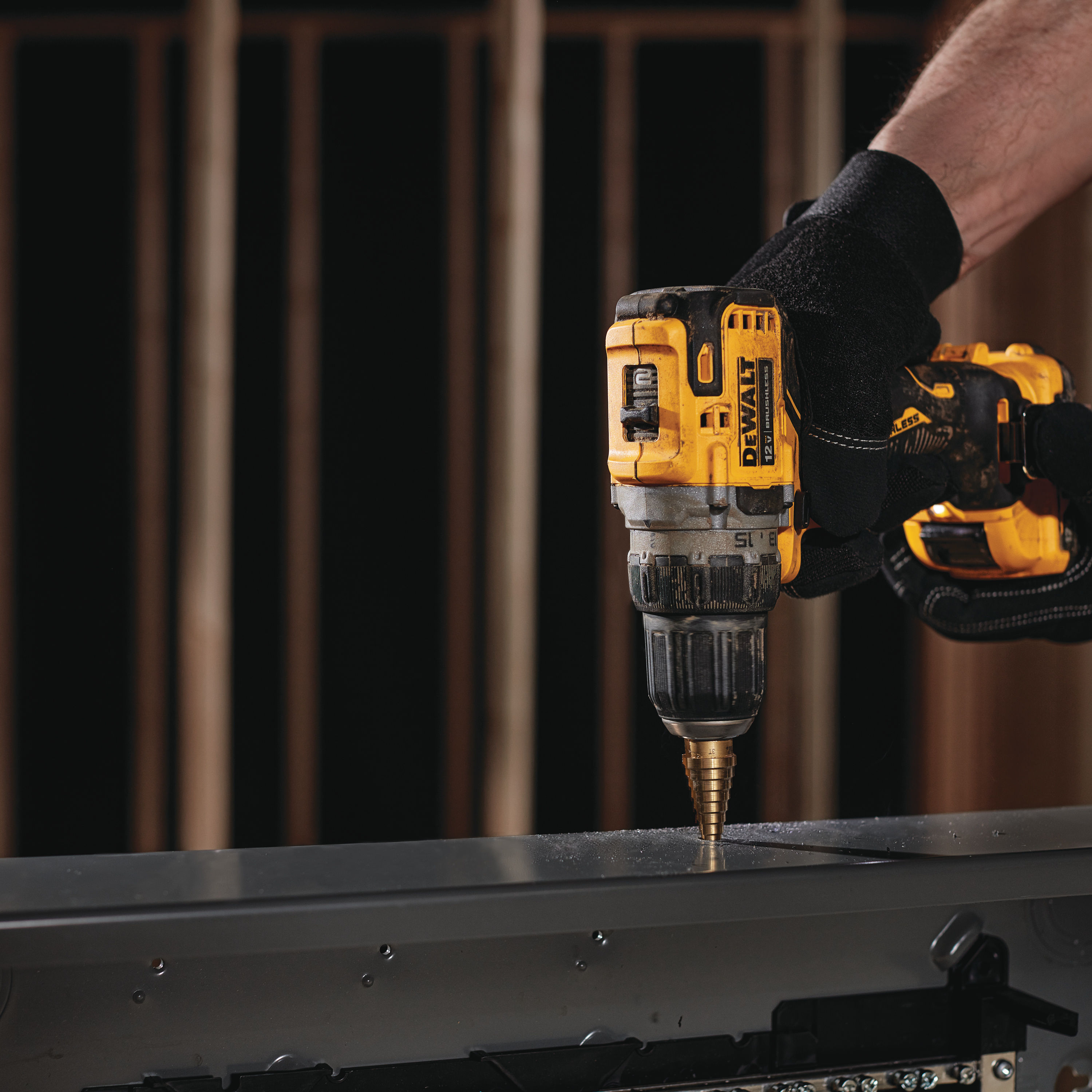 Mașină de găurit și înșurubat cu acumulator DeWALT DCD701N