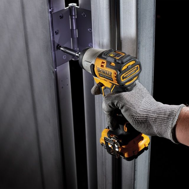 Mașină de inșurubat cu impuls DeWALT DCF801N