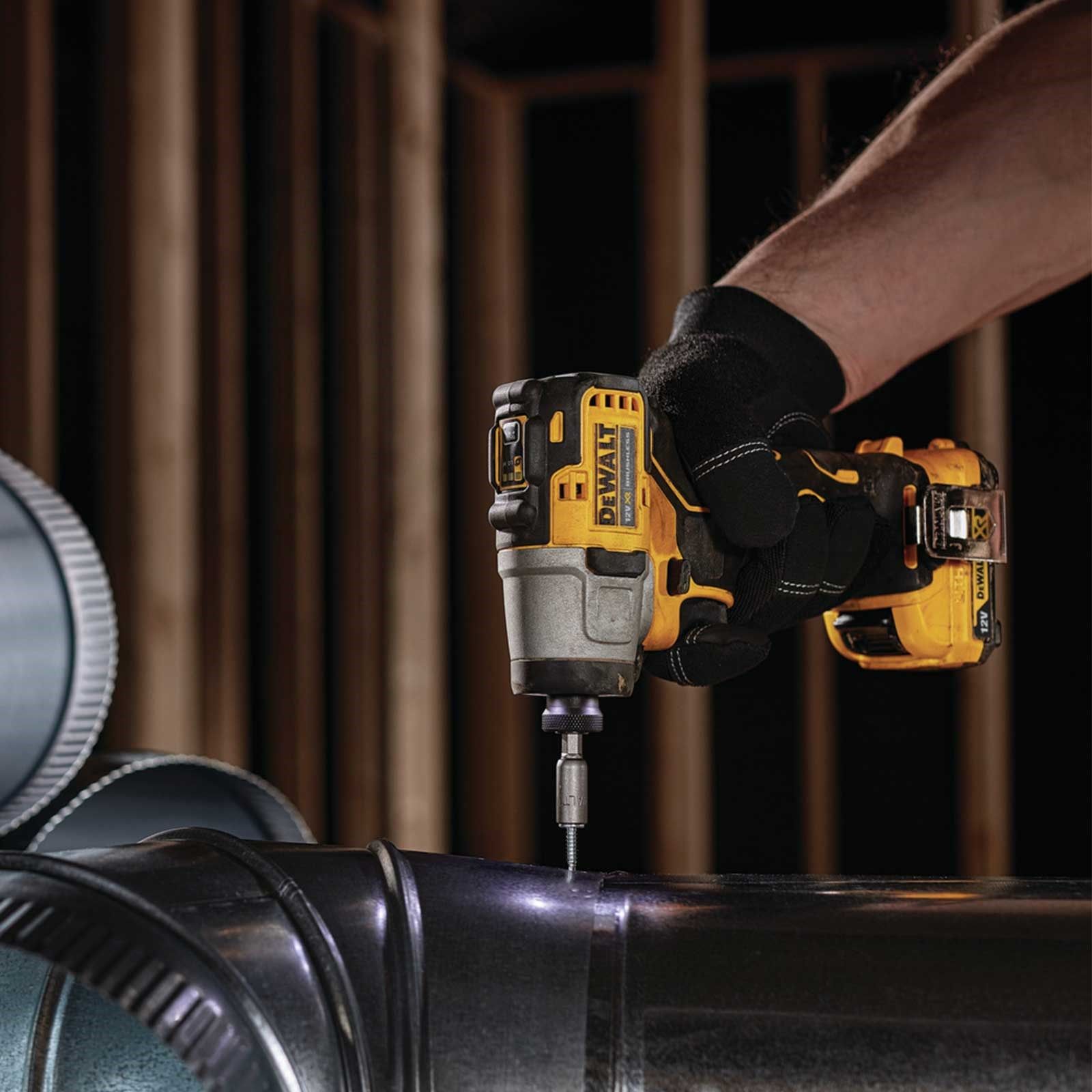 Mașină de inșurubat cu impuls DeWALT DCF801N