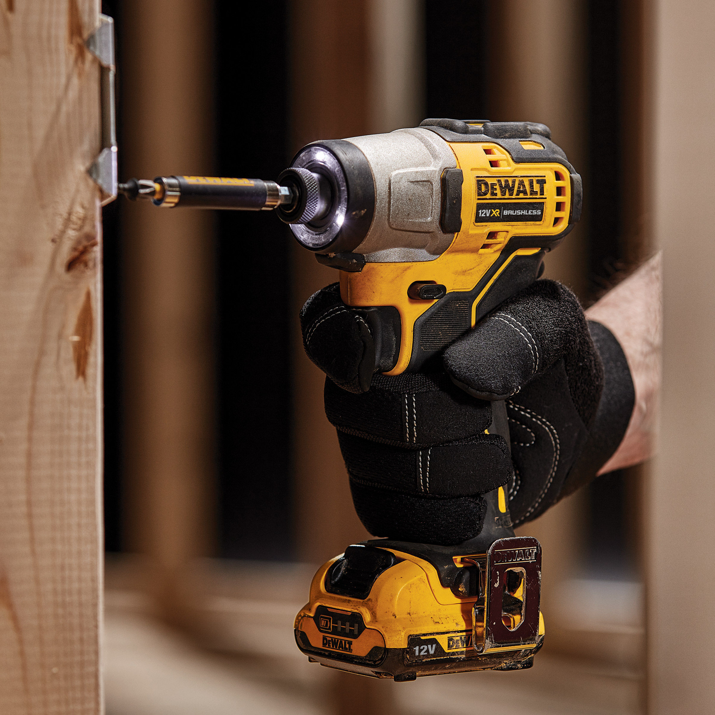 Mașină de inșurubat cu impuls DeWALT DCF801N