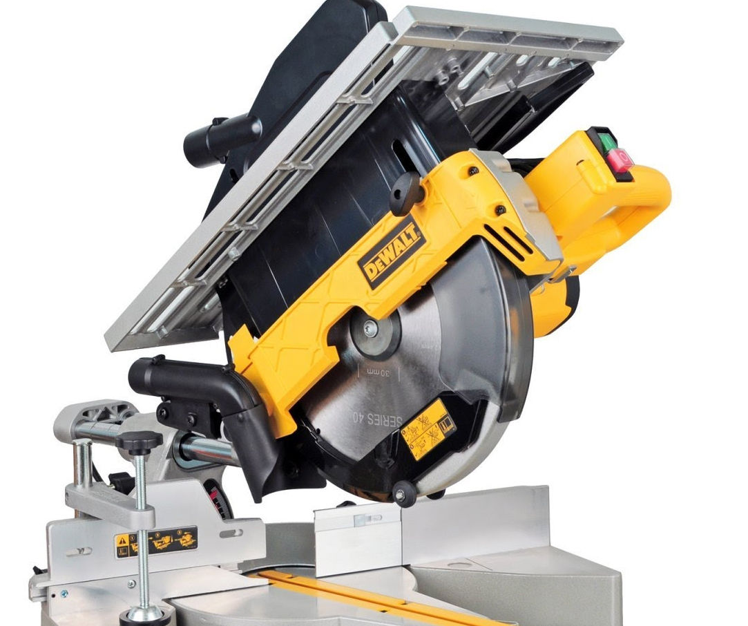Ferăstrău circular combinat DeWALT D27113