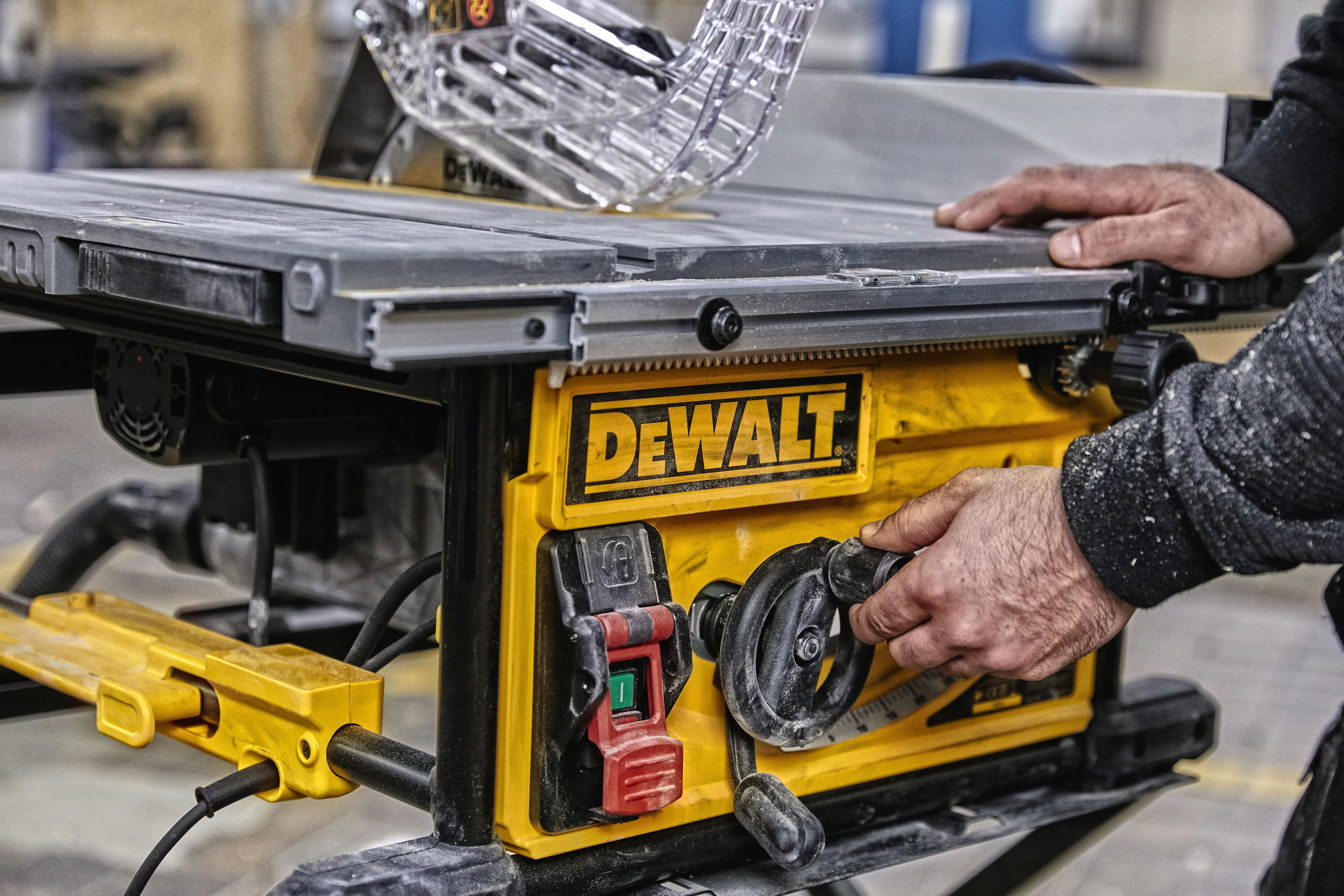Ferestrău circular de masă DEWALT DWE7492