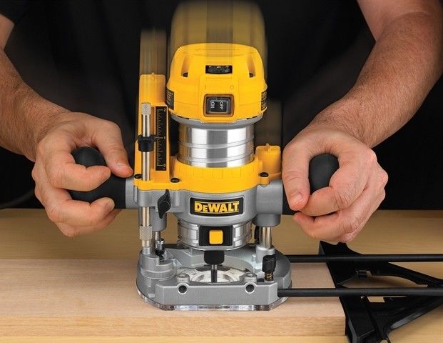 Mașină de frezat DEWALT D26203