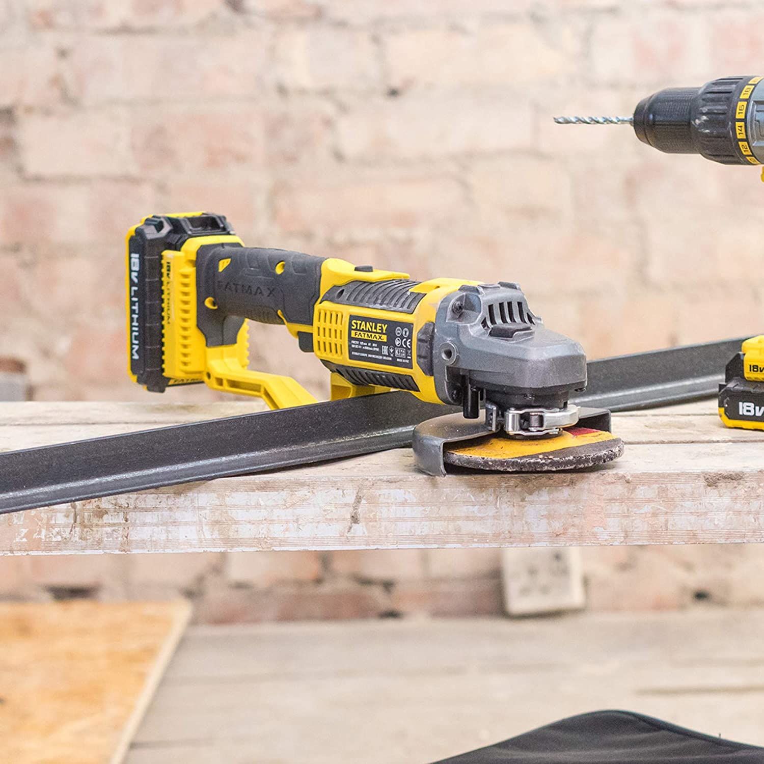 POLIZOR UNGHIULAR CU ACUM STANLEY FATMAX FMC761M2