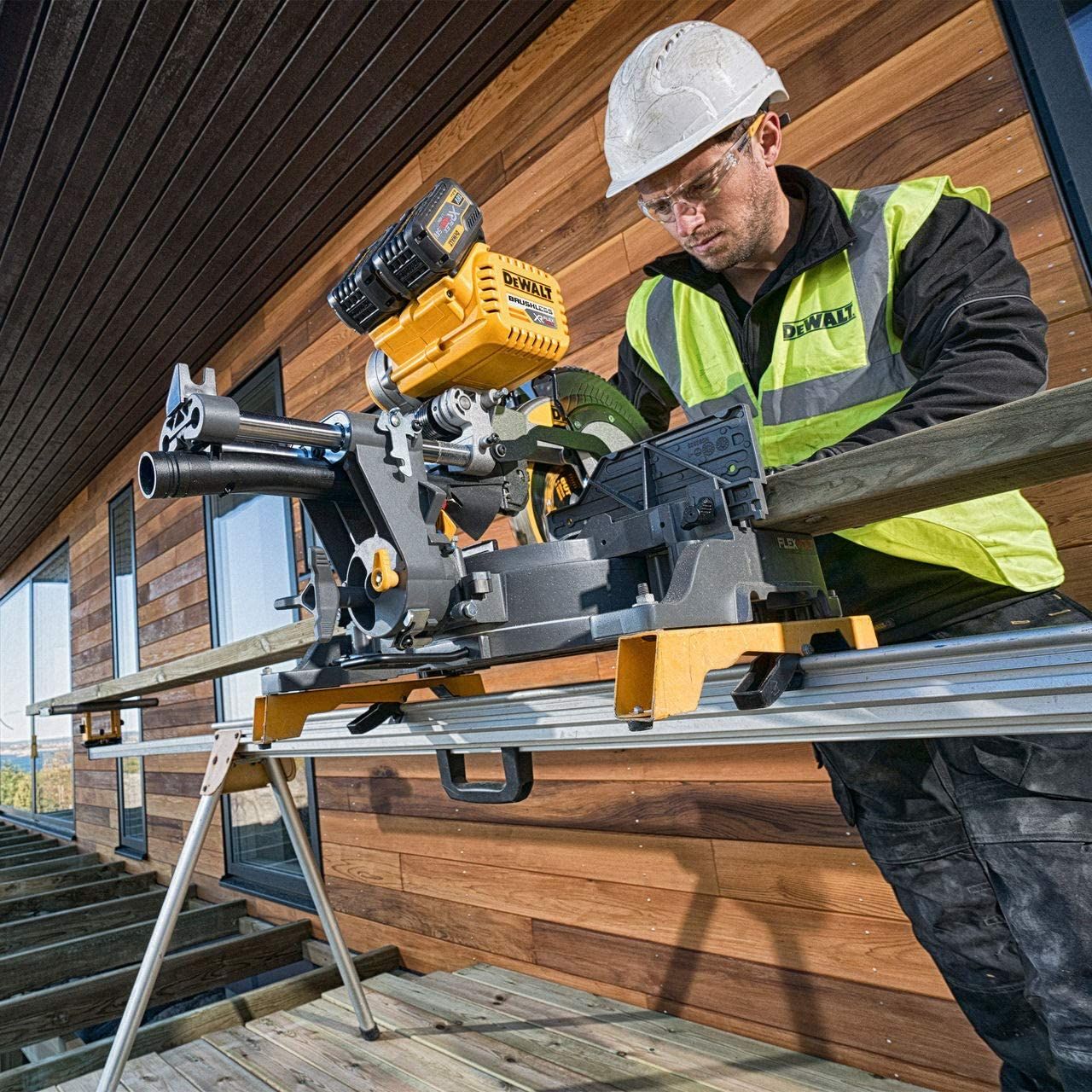 Ferăstrău staționar cu acumulator DeWALT DHS780T2A