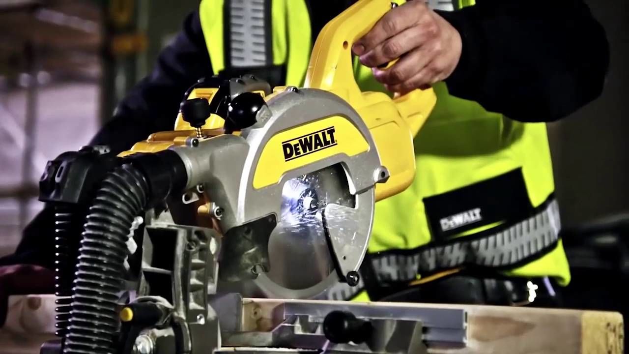 Ferestrau circular cu acumulator Dewalt DCS777T2