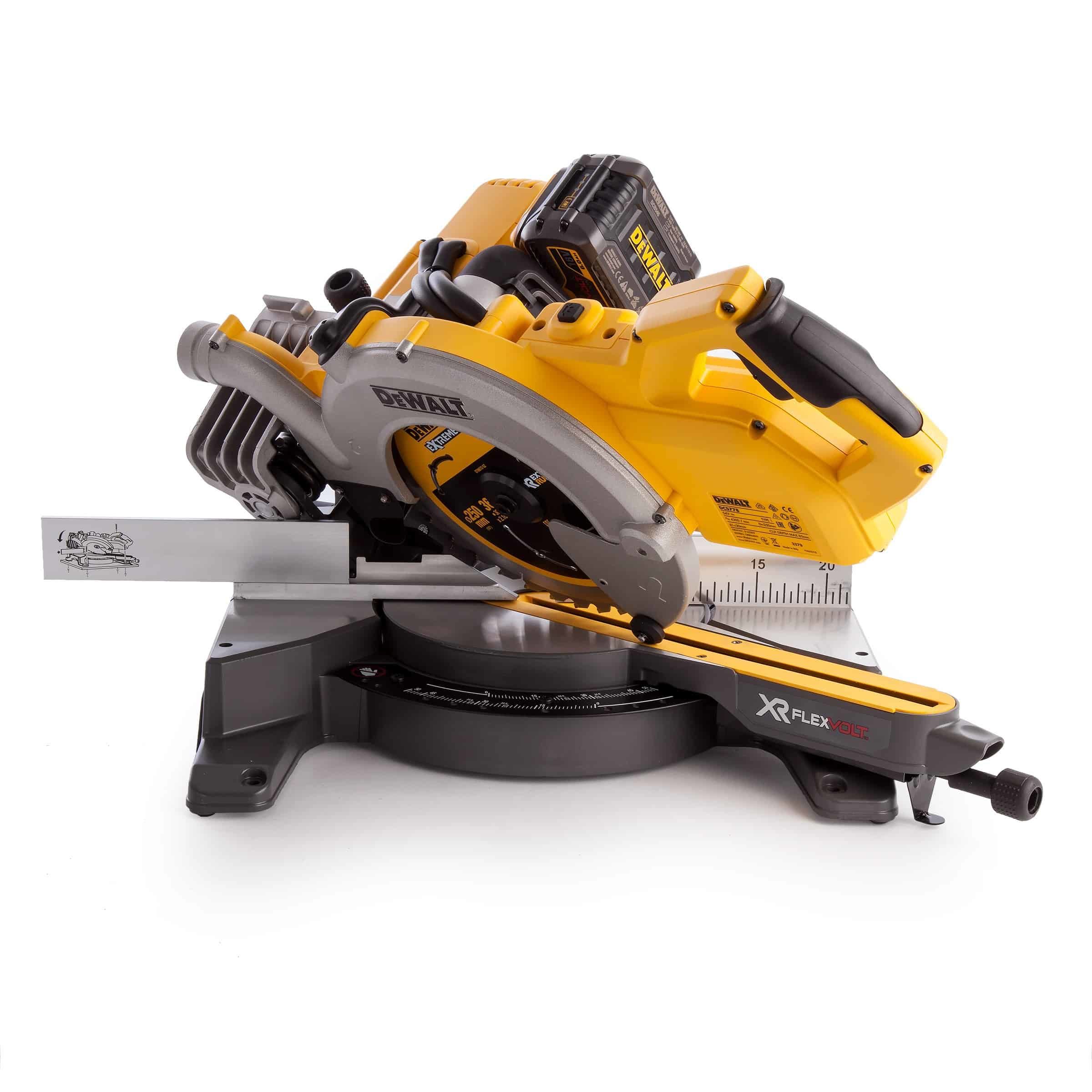 Ferestrau circular cu acumulator Dewalt DCS778T2