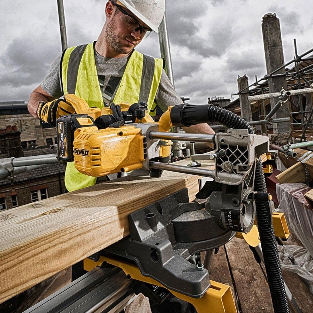 Ferestrau circular cu acumulator Dewalt DCS778T2