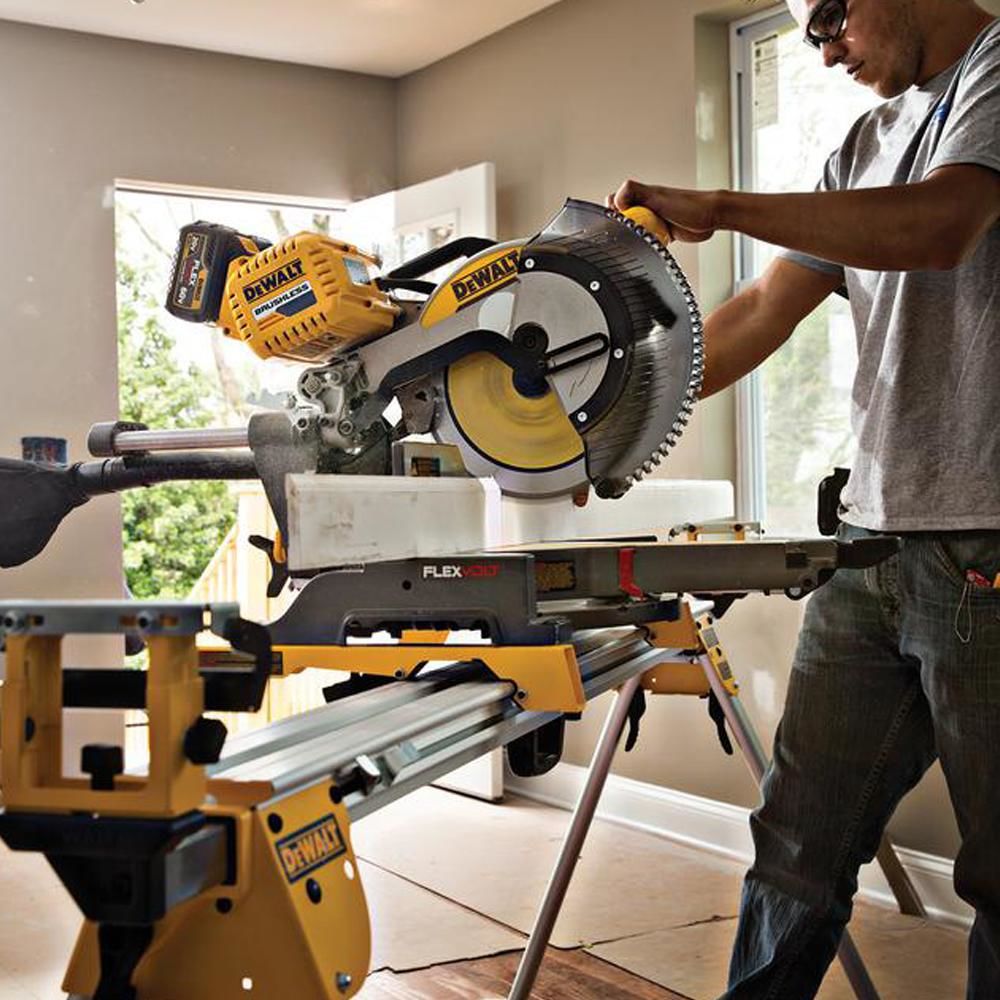 Ferestrau circular cu acumulator Dewalt DHS780N