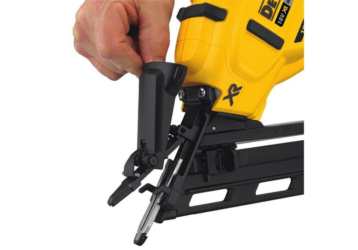 Pistol de batut cuie otel/beton DeWALT DCN650N