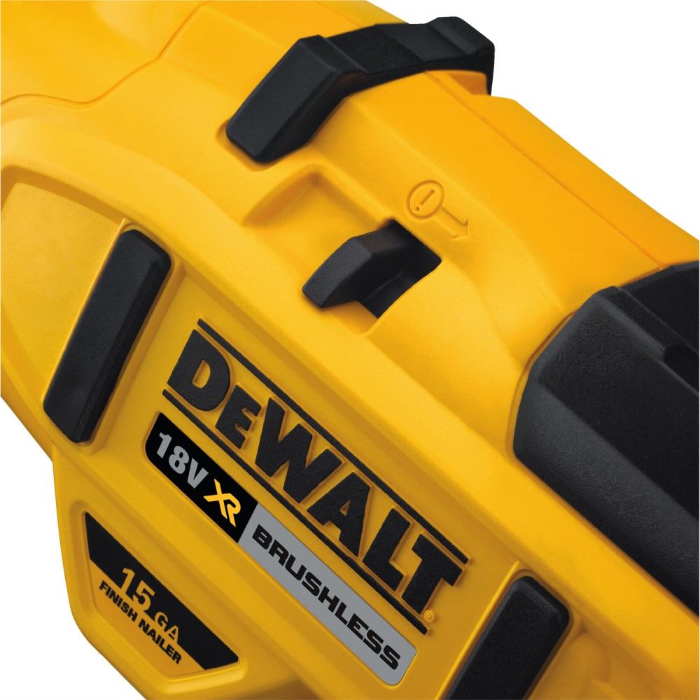 Pistol de batut cuie otel/beton DeWALT DCN650N