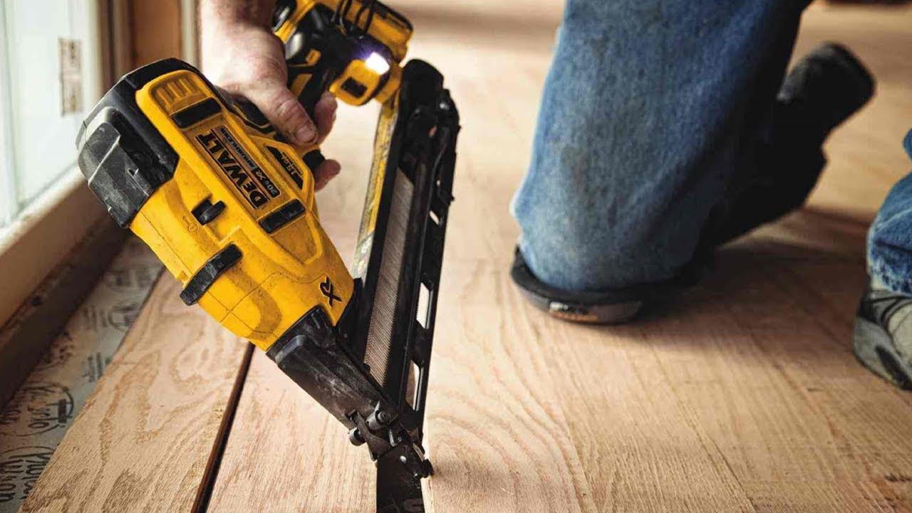 Pistol de batut cuie otel/beton DeWALT DCN650N