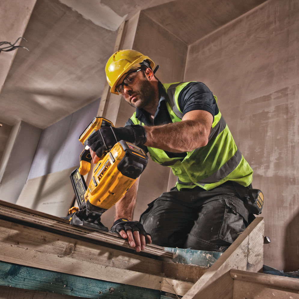 Capsator cu baterie DeWALT DCN682N